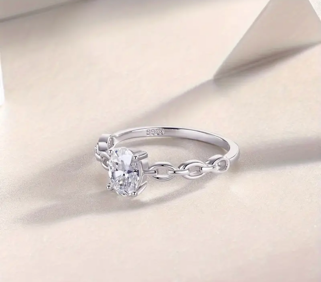 Vvs 5’ 7mm Oval Ring