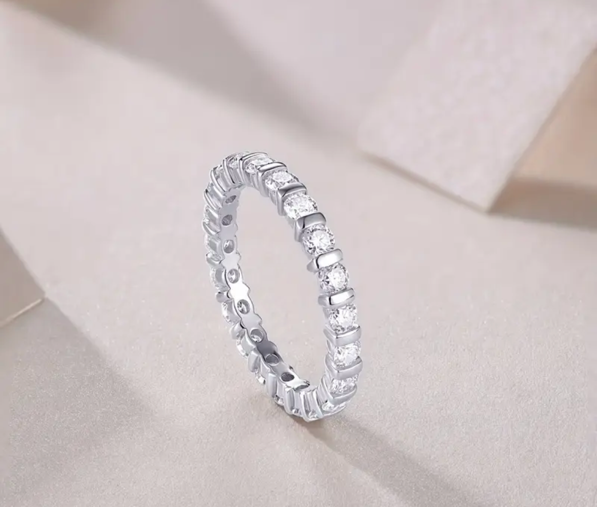 Vvs 2mm Moissanite Ring