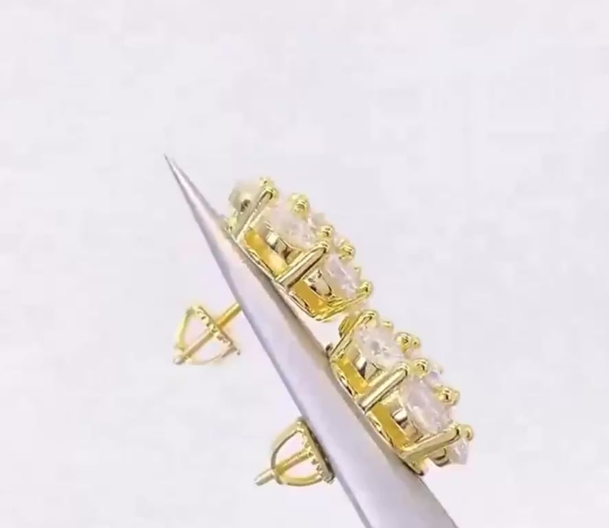 4.2 cts Vvs1 Moissanite Screwbacks